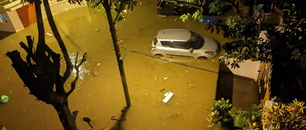 water logged road in bangalore. car almost submerged.