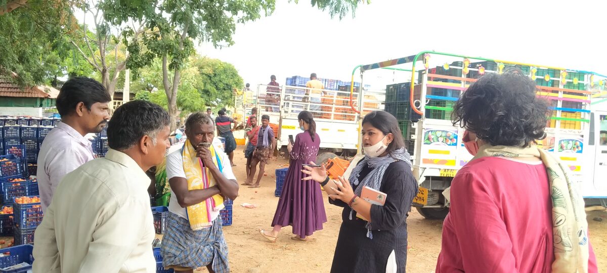 WELL Labs researchers interact with farmers at a tomato mandi near Anantapur in Andhra Pradesh. Credit: Manjunatha G